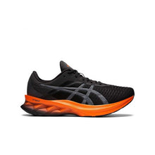 Carica l'immagine nel visualizzatore di Gallery, Asics Novablast black-orange